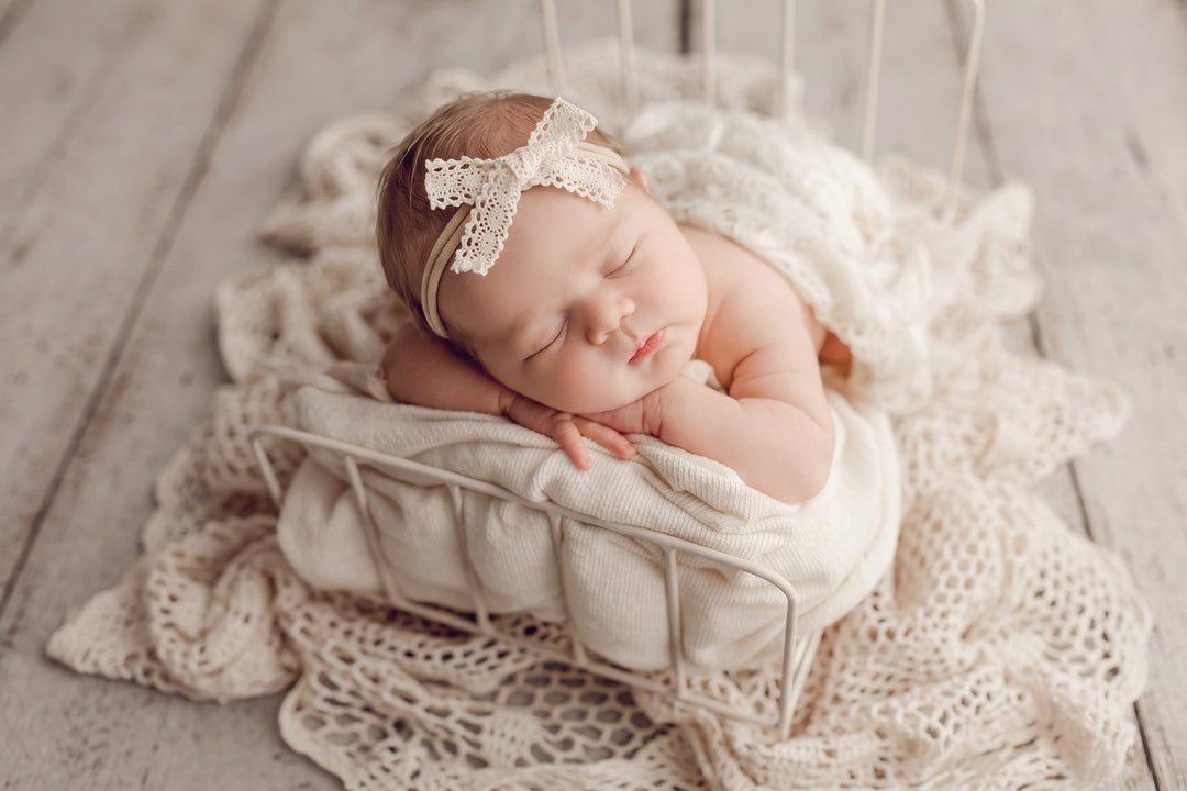 Organised newborn photography props including wraps, blankets and styling accessories