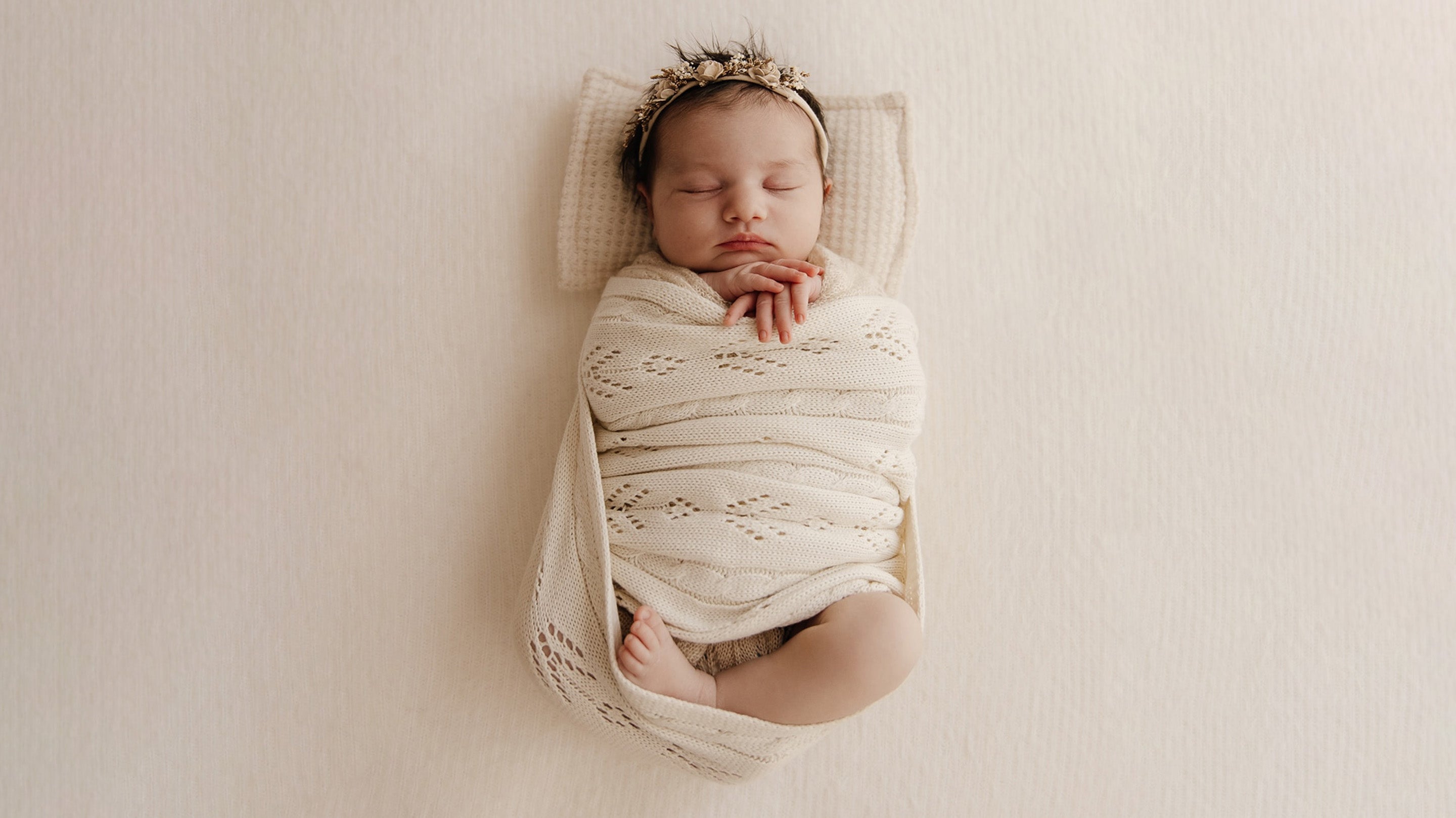 How to Style Neutral Newborn Photography Setups: A Complete Guide